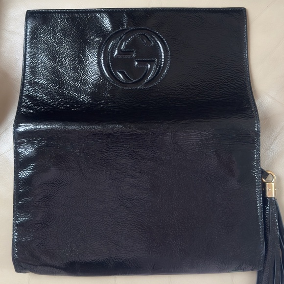 Authentic Gucci Soho Black Patent Leather Tassel Flap Clutch - Picture 6 of 14